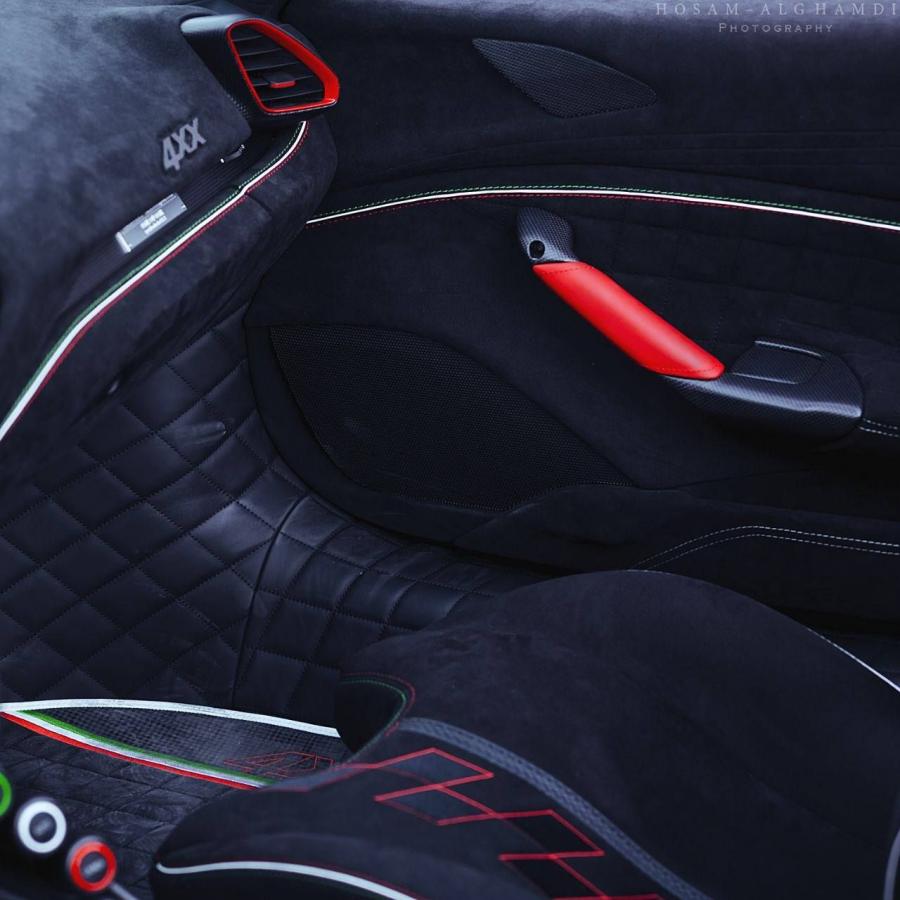 Детали интерьера Ferrari 4XX Siracusa Spider by Mansory 2017 года  (фото 16 из 24)